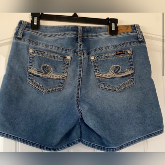 Seven7 Thick Stitch Pockets Jean ShortsSize 10 - Picture 2 of 5